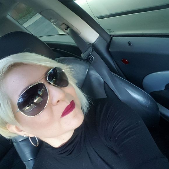 Meet your Posher, Laura - Picture 1 of 1